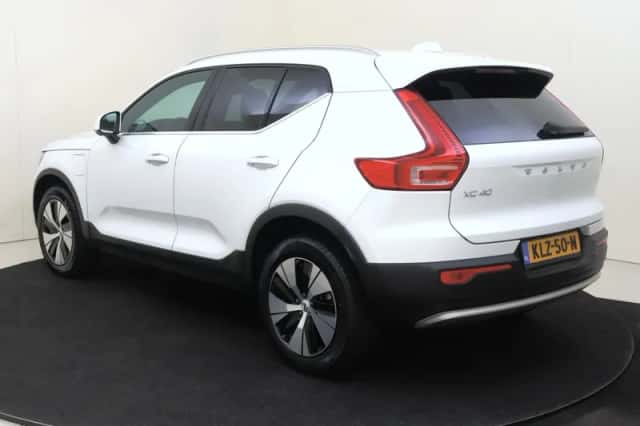 Volvo XC40 (2023) thumbnail 4