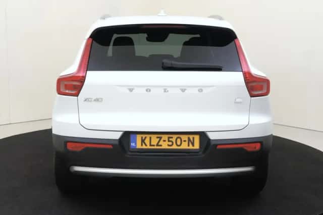Volvo XC40 (2023) thumbnail 5