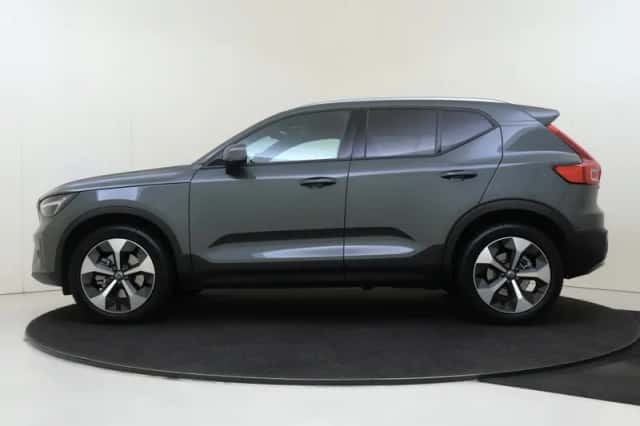 Volvo XC40 (2025) thumbnail 2