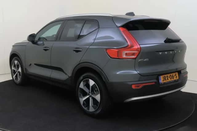 Volvo XC40 (2025) thumbnail 4