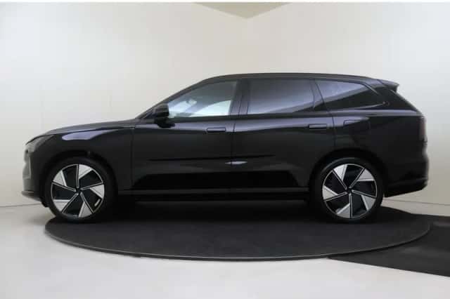 Volvo EX90 (2025) thumbnail 3