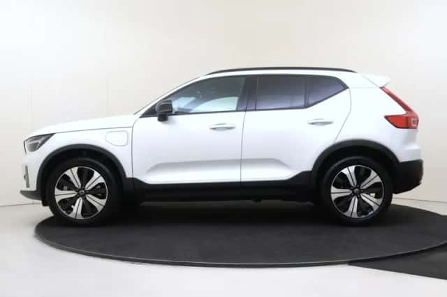 Volvo XC40 (2023) thumbnail 2