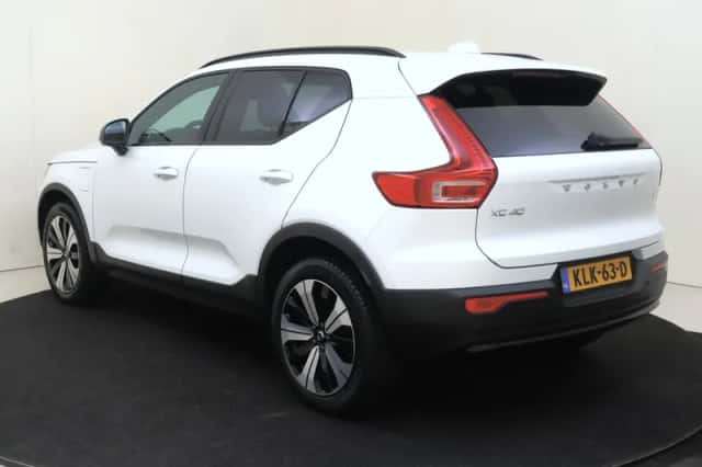 Volvo XC40 (2023) thumbnail 4