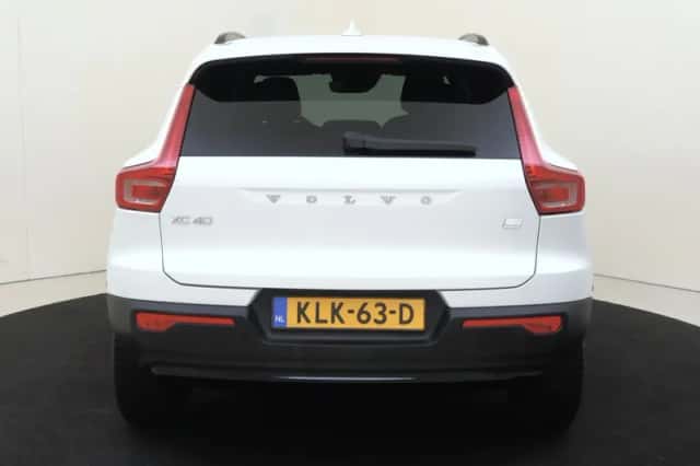 Volvo XC40 (2023) thumbnail 5