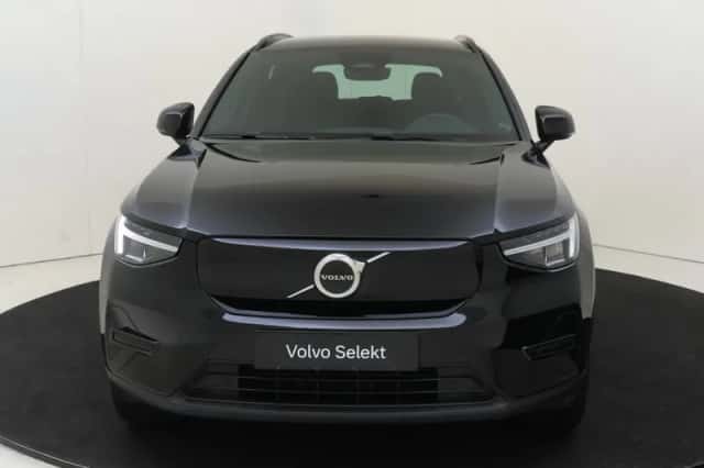 Volvo XC40 (2023) thumbnail 3