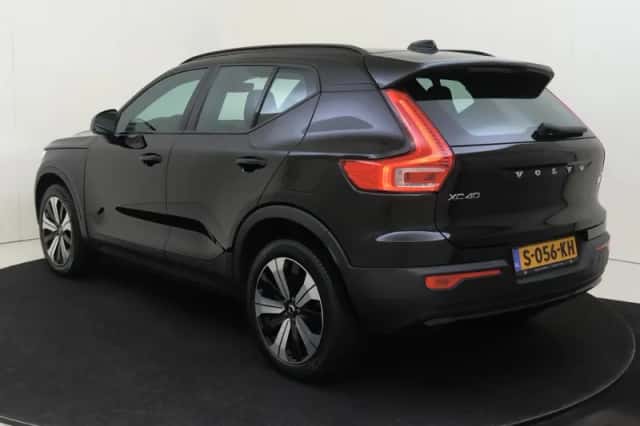 Volvo XC40 (2023) thumbnail 4