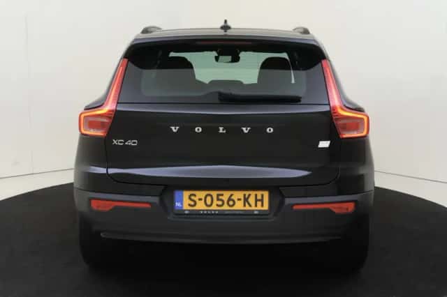 Volvo XC40 (2023) thumbnail 5