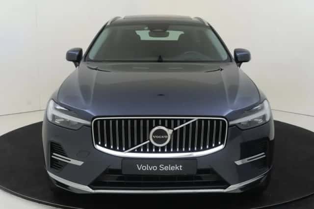 Volvo XC60 (2023) thumbnail 3