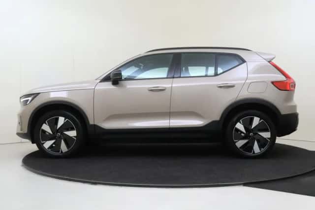 Volvo EX40 (2025) thumbnail 3