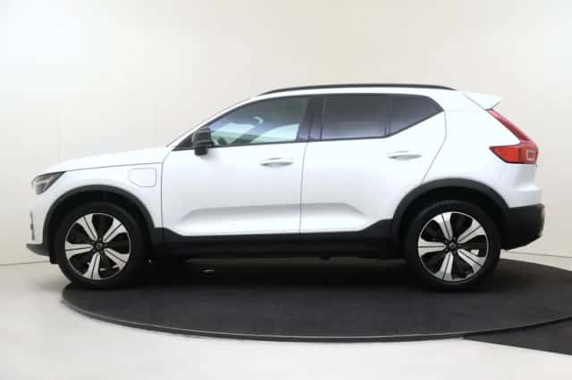 Volvo XC40 (2023) thumbnail 2