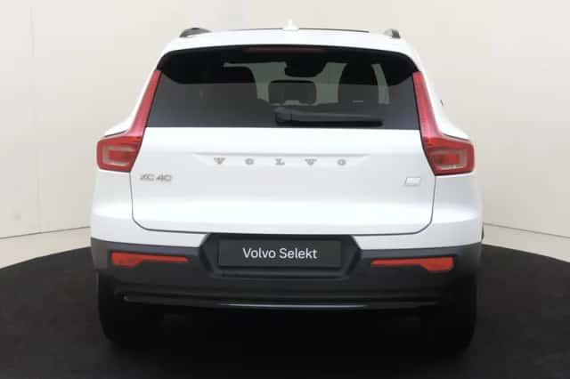 Volvo XC40 (2023) thumbnail 5