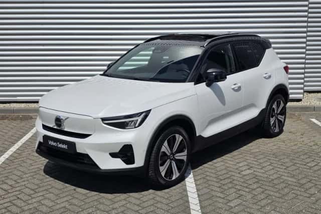 Volvo XC40 (2023) thumbnail 3