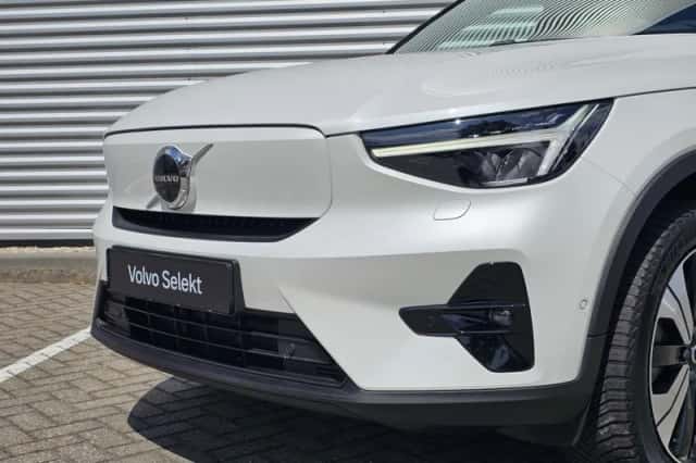Volvo XC40 (2023) thumbnail 4