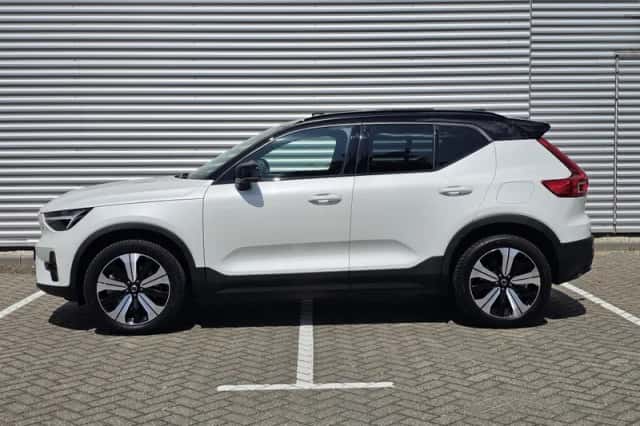 Volvo XC40 (2023) thumbnail 6