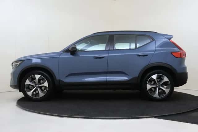 Volvo XC40 (2025) thumbnail 2