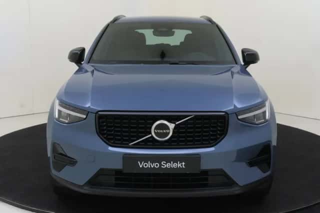 Volvo XC40 (2025) thumbnail 3