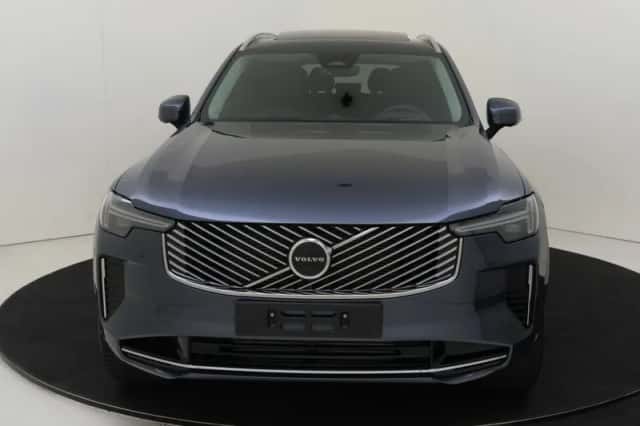 Volvo XC90 (2025) thumbnail 4