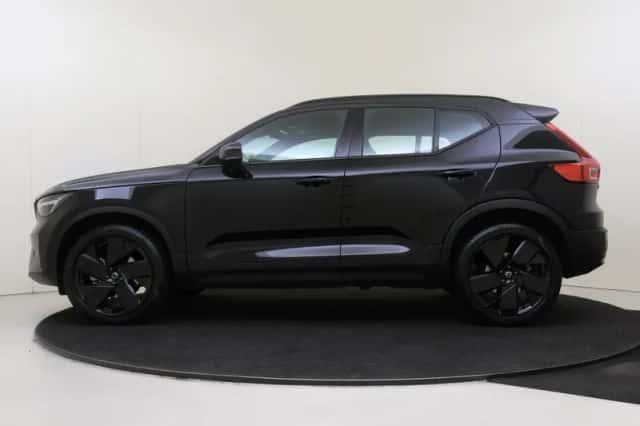 Volvo XC40 (2025) thumbnail 2