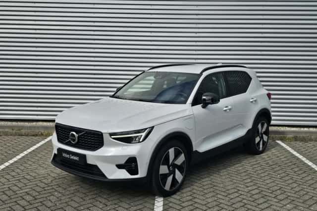 Volvo XC40 (2023) thumbnail 2