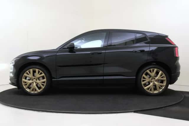 Volvo EX30 (2025) thumbnail 2