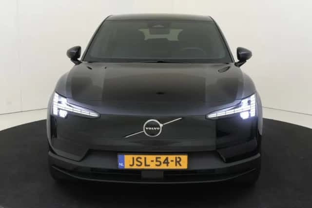 Volvo EX30 (2025) thumbnail 3