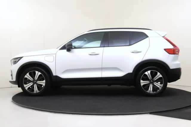 Volvo XC40 (2023) thumbnail 2