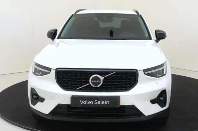Volvo XC40 (2023) thumbnail 3