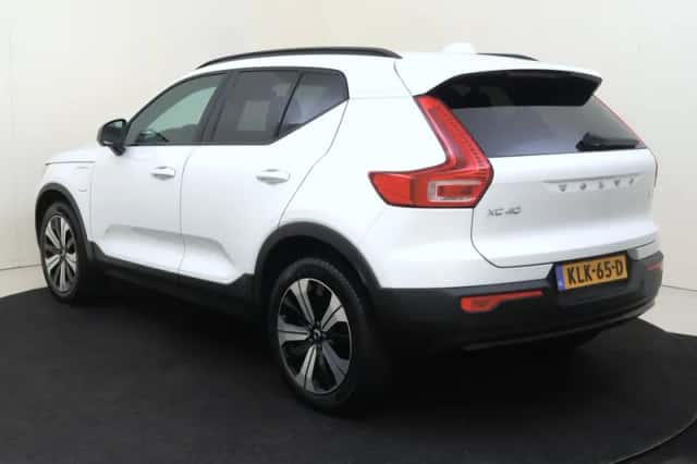 Volvo XC40 (2023) thumbnail 4