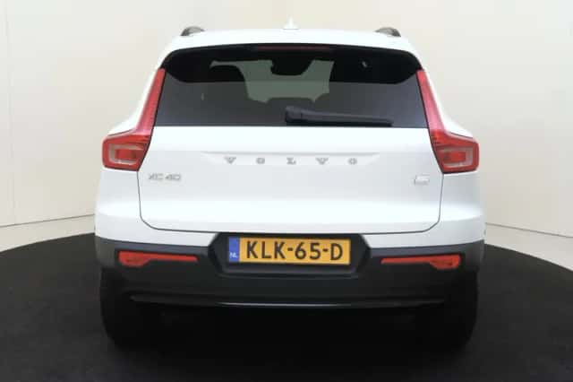Volvo XC40 (2023) thumbnail 5