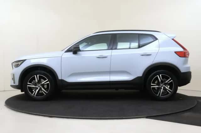 Volvo XC40 (2024) thumbnail 2
