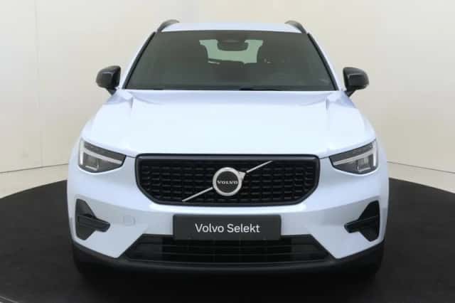 Volvo XC40 (2024) thumbnail 3