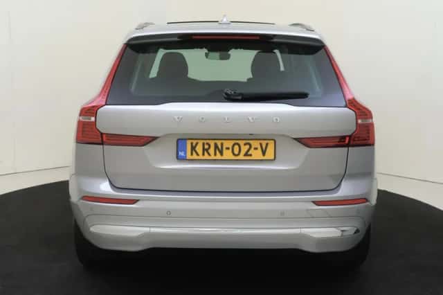 Volvo XC60 (2023) thumbnail 5