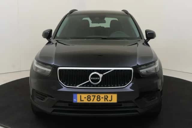 Volvo XC40 (2021) thumbnail 3