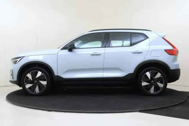 Volvo EX40 (2025) thumbnail 2