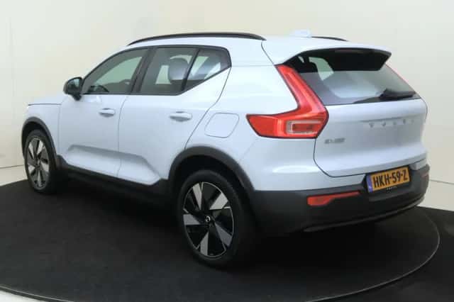 Volvo EX40 (2025) thumbnail 4