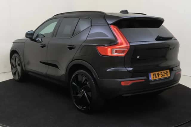 Volvo EX40 (2025) thumbnail 4