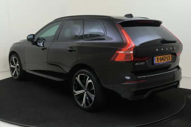 Volvo XC60 (2023) thumbnail 4