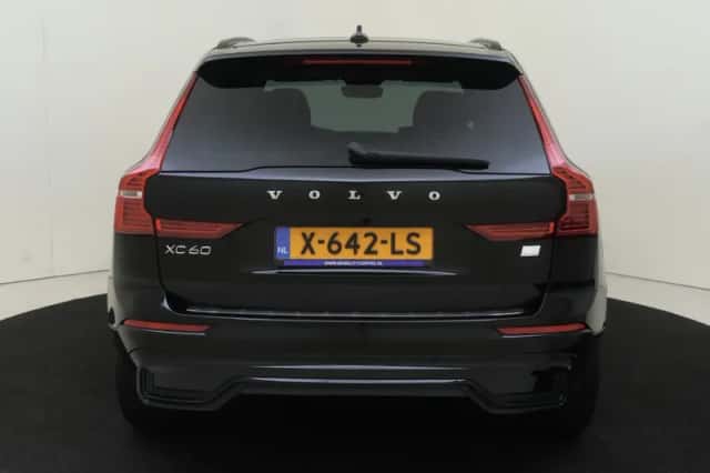 Volvo XC60 (2023) thumbnail 5
