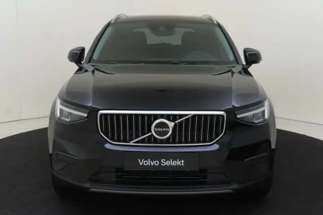 Volvo XC40 (2023) thumbnail 3