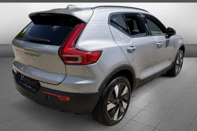 Volvo EX40 (2025) thumbnail 2
