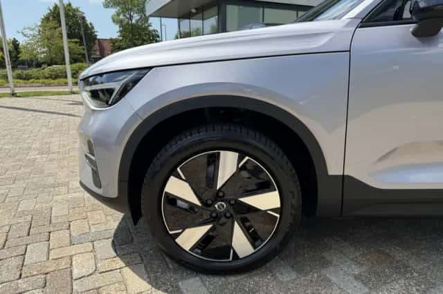 Volvo EX40 (2025) thumbnail 5