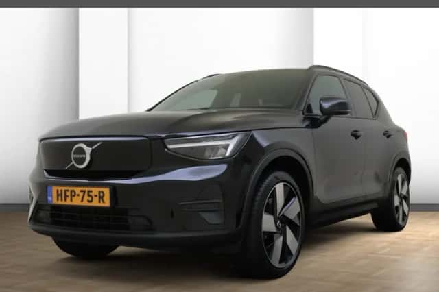 Volvo EX40 (2025) thumbnail 1