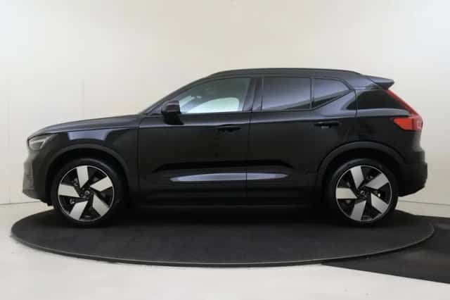 Volvo EX40 (2025) thumbnail 2