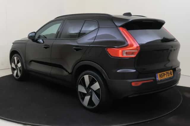 Volvo EX40 (2025) thumbnail 4
