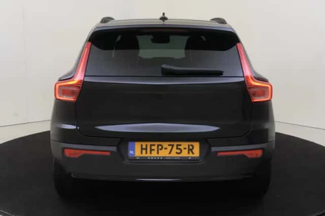 Volvo EX40 (2025) thumbnail 5