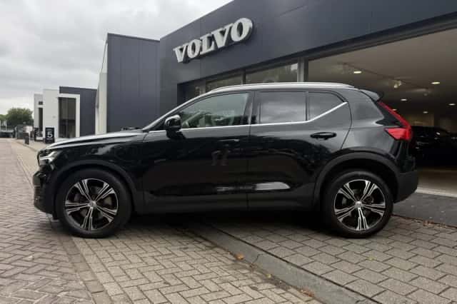Volvo XC40 (2021) thumbnail 2