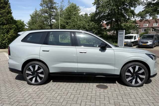 Volvo EX90 (2025) thumbnail 5