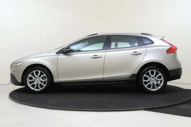 Volvo V40 Cross Country (2017) thumbnail 2