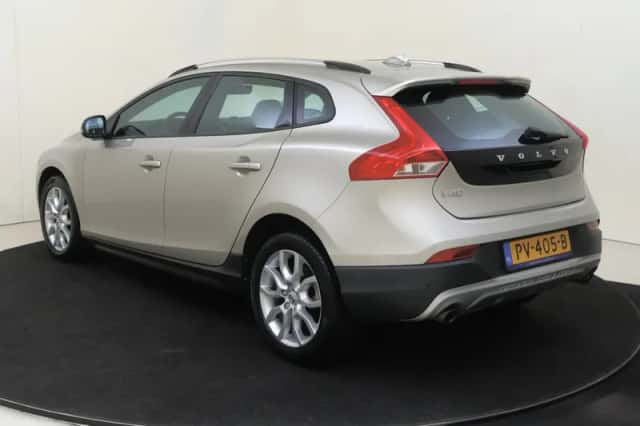Volvo V40 Cross Country (2017) thumbnail 4