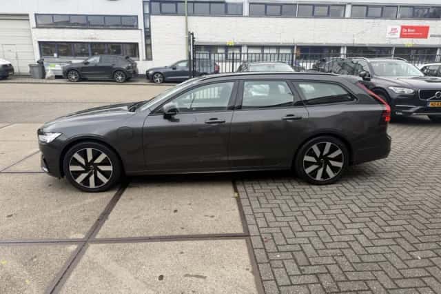 Volvo V90 (2025) thumbnail 2